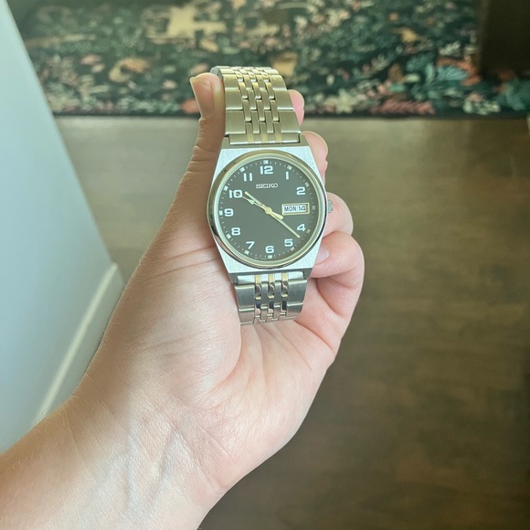 Seiko Black Dial Silver Bracelet Watch V148 - 9020 - Picture 8 of 10